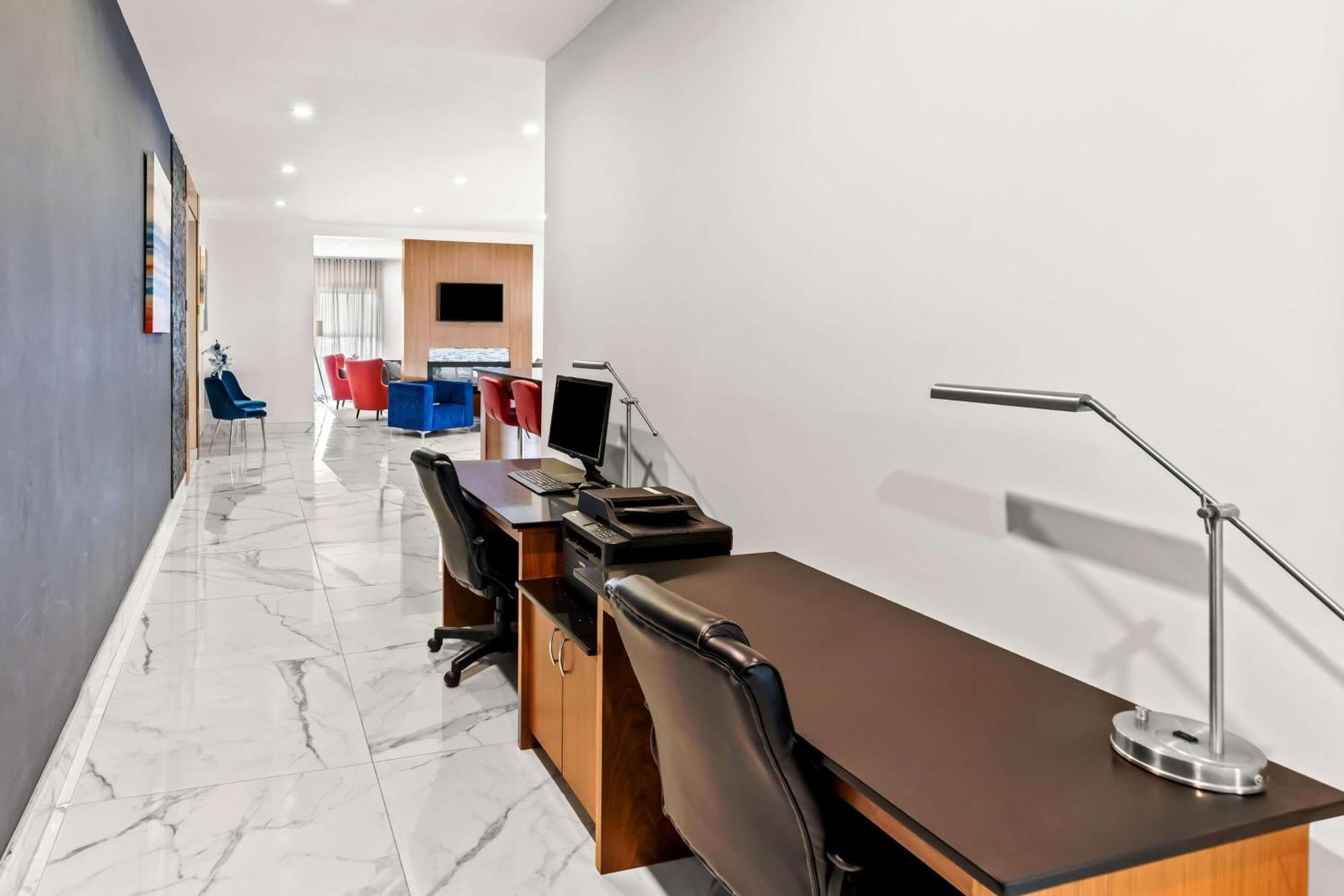 Best Western Plus Montreal East Екстериор снимка